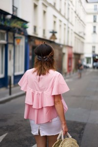 shooting top rose jupe en jean blanche Magnum double framboise shooting L'atelier d'al blog lifestyle DIY mode fashion Paris