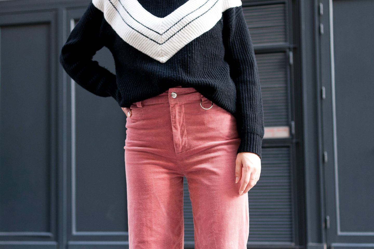 look pantalon rose flare velours Mango pull Marie Sixtine L'atelier d'al blog mode lifestyle Paris DIY