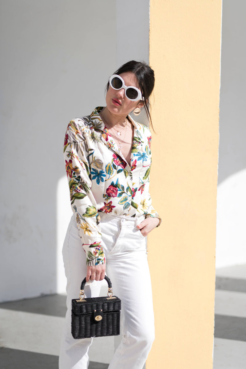 Porter des couleurs d'été jean mum blanc chemise à fleurs l'atelier d'al blog mode lifestyle Paris